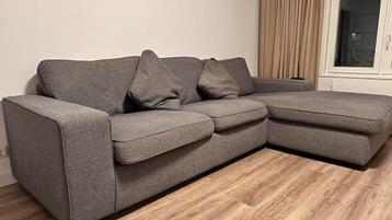 Comfortabele en praktische hoekbank te koop - als nieuw beschikbaar voor biedingen