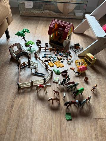 Playmobile boederij met diverse dieren en hekken beschikbaar voor biedingen