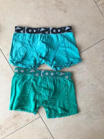 2 boxershorts maat 134-140 beschikbaar voor biedingen