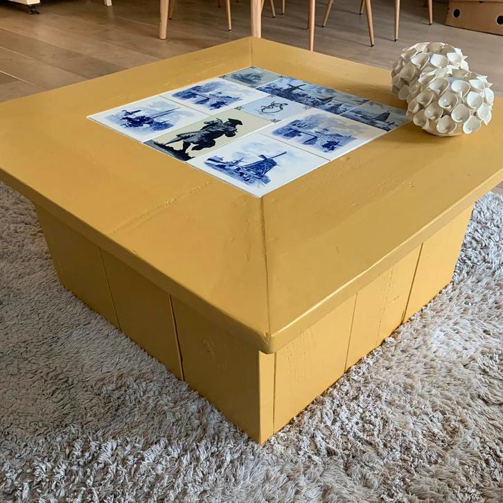 Hippy shake salontafel met Delftsblauwe tegeltjes, Huis en Inrichting, Tafels | Salontafels, Gebruikt, Minder dan 50 cm, 50 tot 100 cm