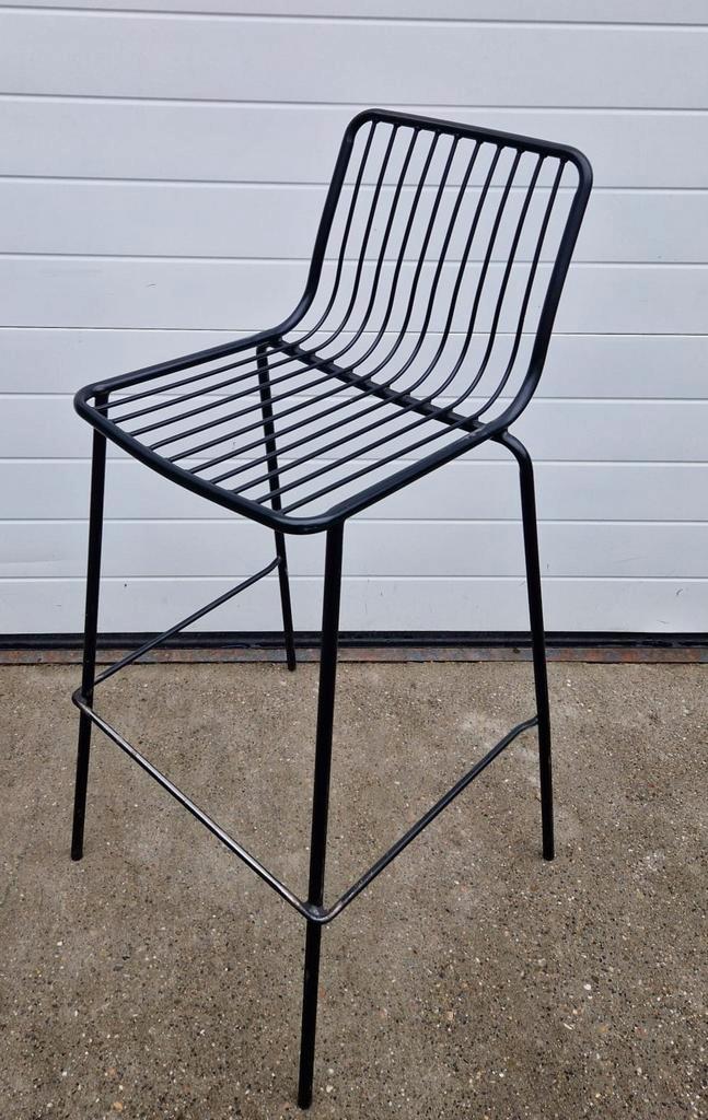 25 x Zwarte metalen barkrukken draad bar krukken barstoelen, Huis en Inrichting, Barkrukken, Zo goed als nieuw, 60 tot 90 cm, 5 krukken of meer