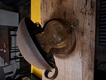 Antieke hanglamp beschikbaar voor biedingen