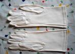 Crèmekleurige handschoentjes. Jaren '50 / '60., Antiek en Kunst, Antiek | Kleding en Accessoires, Ophalen of Verzenden, Dames