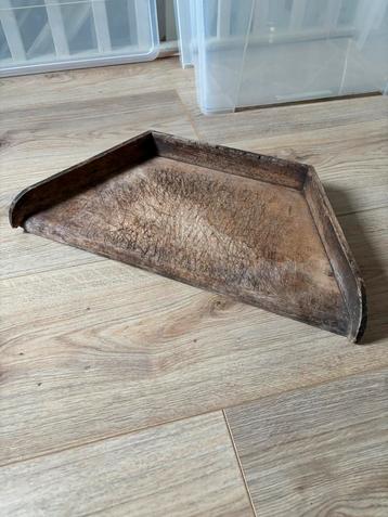 Antieke houten snijplank beschikbaar voor biedingen
