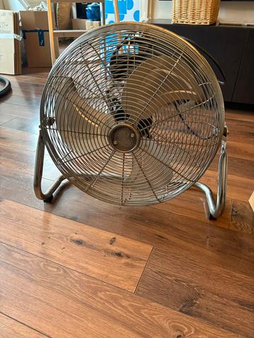 Vloerventilator - Functioneel voor de zomer! beschikbaar voor biedingen