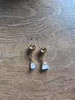 Goudkleurige 8mm oorbellen met ruwe witte steen – nieuw, Sieraden, Tassen en Uiterlijk, Piercings, Ophalen of Verzenden, Nieuw