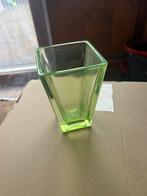 Vaas van uraniumglas, Ophalen of Verzenden, Minder dan 50 cm, Groen, Glas