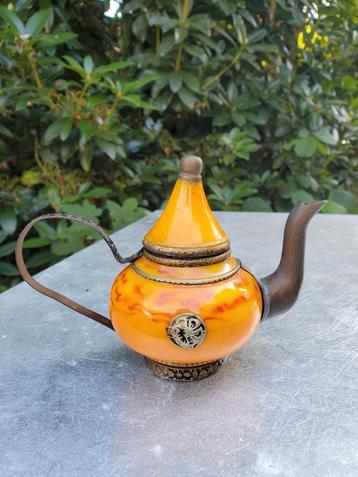 Vintage oosterse mini theepot, met koper binnenwerk. beschikbaar voor biedingen