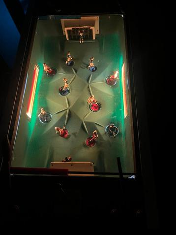Flipperkast, voetbaltafel beschikbaar voor biedingen