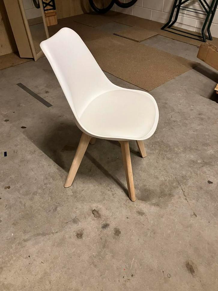 Witte eetkamerstoel met zitvulling 2 - 4 of 6 stuks, Huis en Inrichting, Stoelen, Zo goed als nieuw, Vijf, Zes of meer stoelen