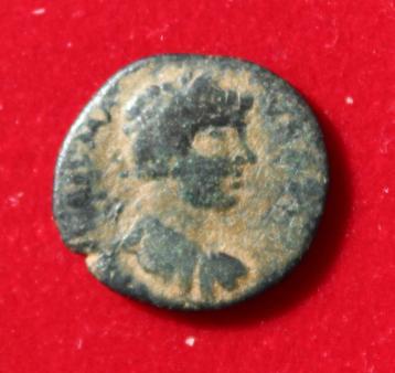 Romeinse munt Tiberius 14 - 37 AD beschikbaar voor biedingen