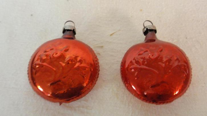 2 oude glazen kerstbal rood met rozentak en prentje, Diversen, Kerst, Gebruikt, Ophalen of Verzenden