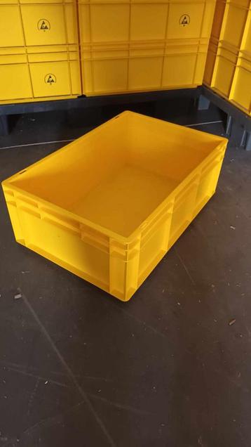 Nette Bakken voor opslag van afvoerstukken en koppelstukken beschikbaar voor biedingen