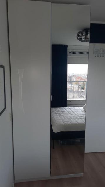 Witte kledingkast met spiegeldeur beschikbaar voor biedingen