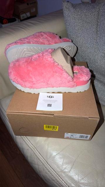 Gloednieuwe UGG pantoffels maat 42 beschikbaar voor biedingen