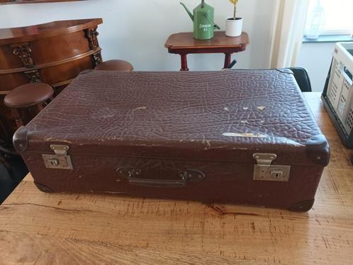 Oude bruin lederen koffer, Huis en Inrichting, Woonaccessoires | Kisten, Zo goed als nieuw, Minder dan 50 cm, 50 tot 75 cm, 50 tot 100 cm