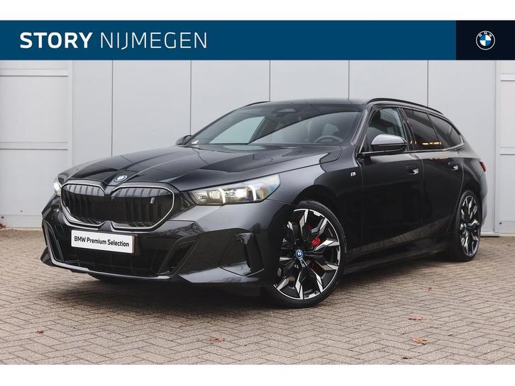 BMW i5 Touring eDrive40 M Sport / Panoramadak / Trekhaak / P, Auto's, BMW, Bedrijf, Te koop, i5, Airconditioning, Alarm, Bochtverlichting