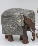 2 Olifanten met Balinees kleed Indonesie  India?, Verzenden