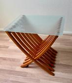 2x IKEA Ekeberg nachtkastjes, Ophalen of Verzenden, Zo goed als nieuw, Hout