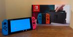Nintendo Switch Rood / Blauw ( ZEER NETTE STAAT + DOOS ), Ophalen of Verzenden, Zo goed als nieuw, Met 2 controllers, Switch Original
