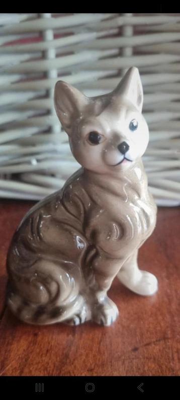 Vintage Gedetailleerd Poezenbeeldje beschikbaar voor biedingen