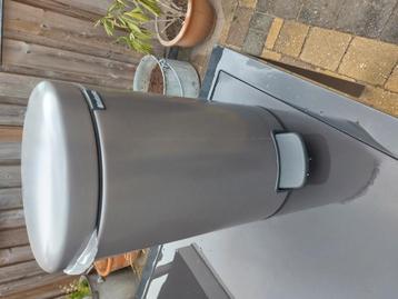 Brabantia metalen prullenbak  beschikbaar voor biedingen