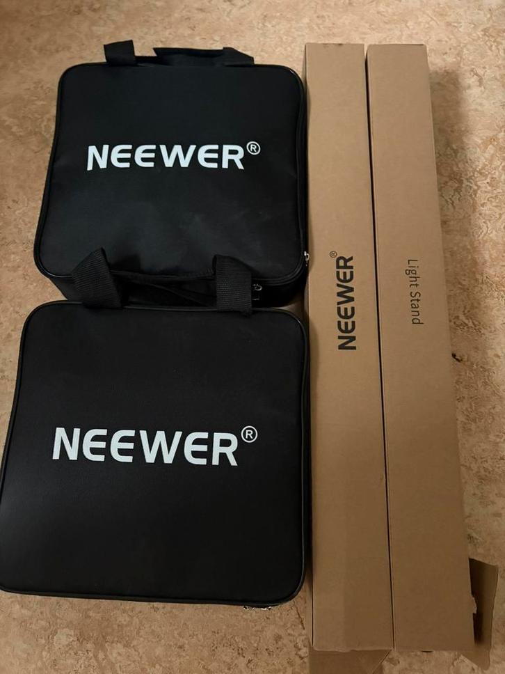 NEEWER 2 Piece Two-Tone 660 LED Video Light and Stand, Auto diversen, Laadpalen, Zo goed als nieuw, Ophalen