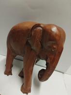 Massief houten Olifant ong 25 cm x 25 cm hoog., Antiek en Kunst, Kunst | Beelden en Houtsnijwerken, Ophalen of Verzenden