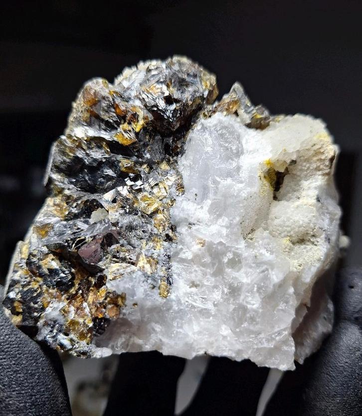 ZELDZAAM JAPANSE SFALERIET MET RHODOCHROSIET, Verzamelen, Mineralen en Fossielen, Mineraal, Ophalen of Verzenden