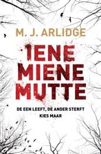 M.J.Arlidge - Iene miene mutte, Gelezen, M.J.Arlidge, Ophalen of Verzenden, Nederland