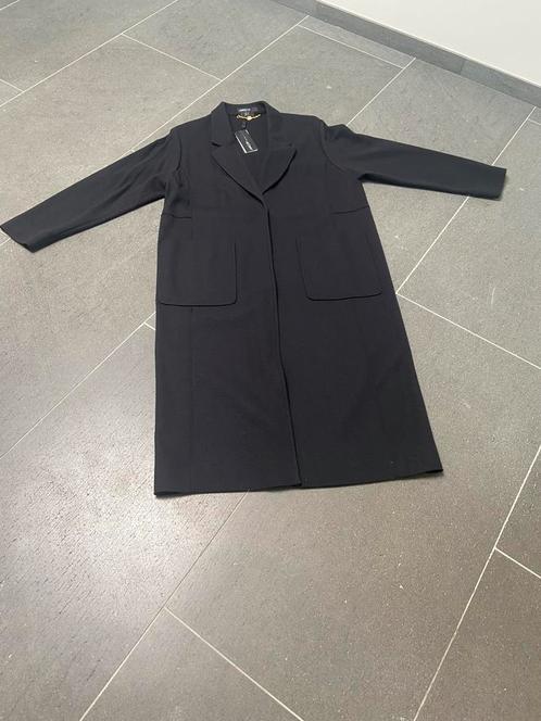 Marc Cain jas. Nieuw met kaartje., Kleding | Dames, Jassen | Winter, Nieuw, Maat 42/44 (L), Zwart, Verzenden