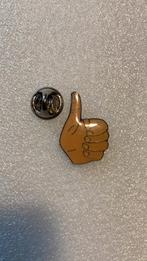 Metalen pin Duimpje omhoog, Verzamelen, Speldjes, Pins en Buttons, Verzenden, Zo goed als nieuw, Speldje of Pin