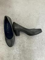 Grijze leren pumps IZGS maat 38, TAMARIS, Tamaris, Pumps, Ophalen of Verzenden, Zo goed als nieuw