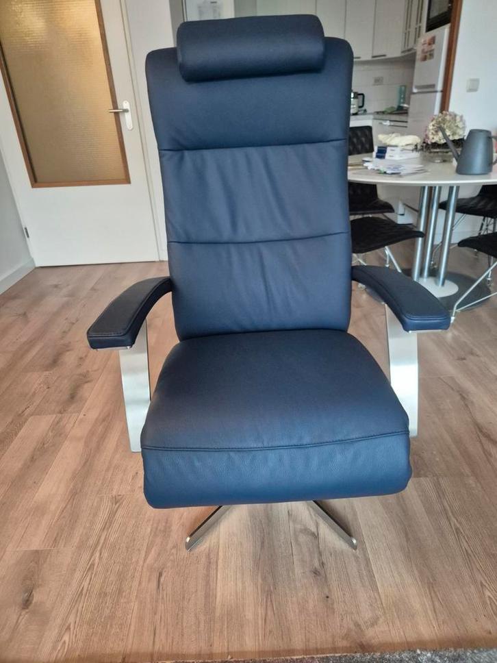 Nieuwe donkerblauwe sta op stoel - Modern design, Huis en Inrichting, Fauteuils, Nieuw, 50 tot 75 cm, Ophalen