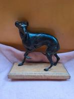 Bronzen Windhond Beeld op Houten Sokkel 16cm hg whippet, Antiek en Kunst, Kunst | Beelden en Houtsnijwerken, Ophalen of Verzenden