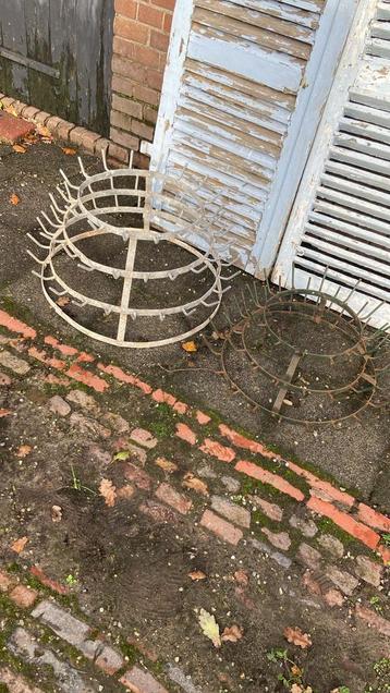 Brocant Franse pinnenrekjes beschikbaar voor biedingen