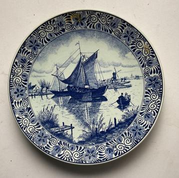 Delfts blauw wandbord met afbeelding van een Polderlandschap beschikbaar voor biedingen