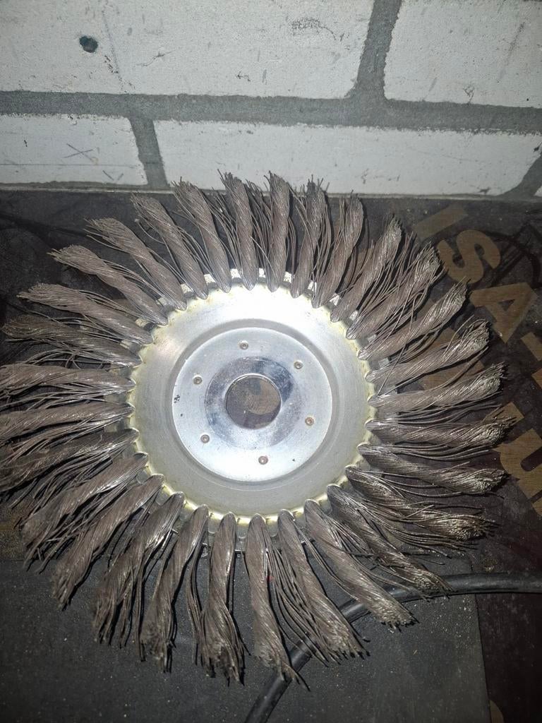 Onkruidborstel, Ophalen of Verzenden, Zo goed als nieuw, Benzine