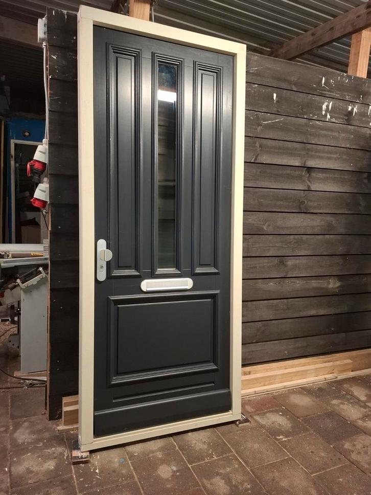 Hardhouten voordeur met kozijn. Voordeur, Doe-het-zelf en Verbouw, Deuren en Horren, Ophalen