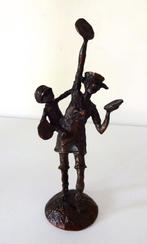 Bronzen beeldje van clown met kind op arm en bekkens 6755-b, Antiek en Kunst, Ophalen of Verzenden