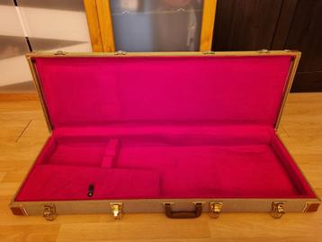 Thomann electric guitar case + leather strap beschikbaar voor biedingen