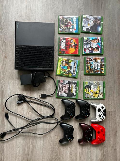 Xbox one 1tb met 8 games, 6 controllers en orginele kabels, Spelcomputers en Games, Spelcomputers | Xbox One, Zo goed als nieuw