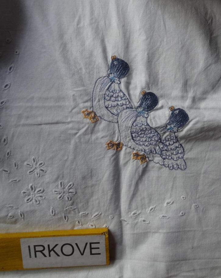 TAFELKLEEDJE OF DEKSERVET 17 * GANZEN * Geborduurd *, Huis en Inrichting, Keuken | Textiel, Nieuw, Tafelkleed of Tafelzeil, Wit