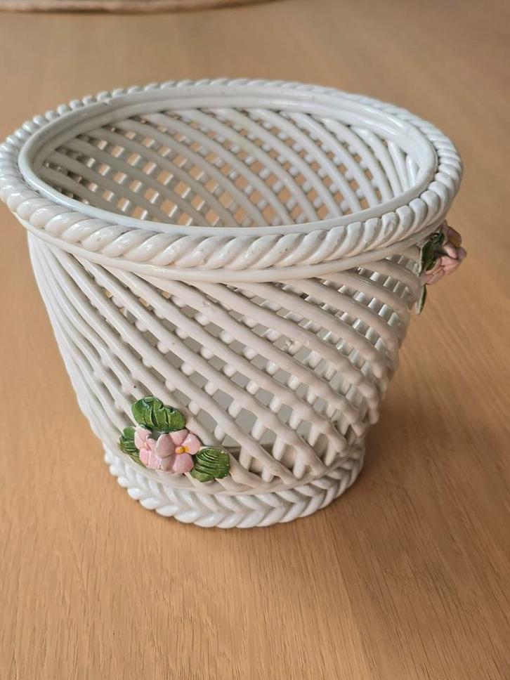 Zeer zeldzame antieke opengewerkte Italiaanse bloempot, Tuin en Terras, Bloempotten, Zo goed als nieuw, Aardewerk, Minder dan 40 cm