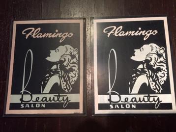 Metalen reclameplaat van Flamingo Beauty Salon.  beschikbaar voor biedingen