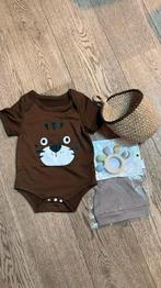 Cadeau mandje, donker bruin hangend, met baby spulletjes, Kinderen en Baby's, Kraamcadeaus en Geboorteborden, Ophalen of Verzenden