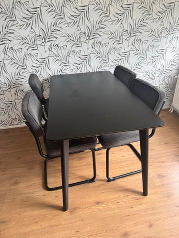 Eettafel Lisabo Ikea zwart