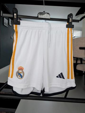 Voetbalbroekje Real Madrid maat 140 - Als Nieuw! beschikbaar voor biedingen