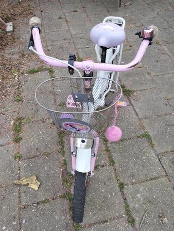 Meisjesfiets beschikbaar voor biedingen