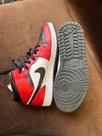 Jordan 1 MID, chicago black toe., Kleding | Heren, Schoenen, Ophalen of Verzenden